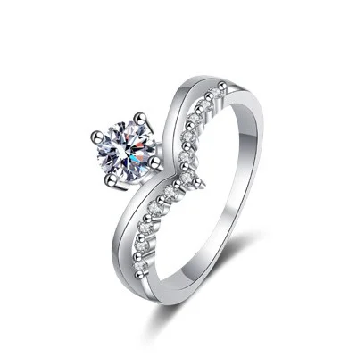 925 Sterling Silver Women's Chevron Solitaire Ring — product photograph